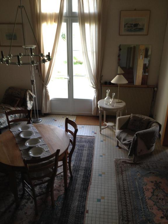 ホテルChateau Nardou Saint-Sulpice-et-Cameyrac エクステリア 写真